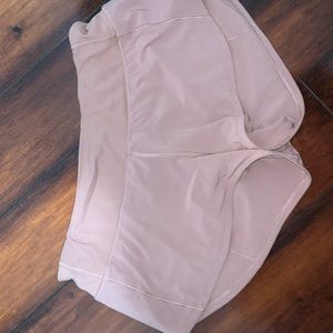 Lululemon Speed up women’s shorts. 2.5in. Size 6.